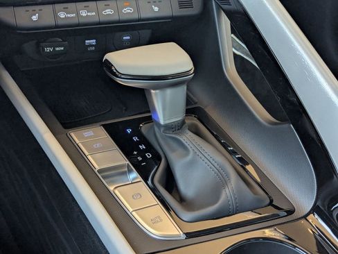 New 2025 Hyundai Elantra Limited image 22