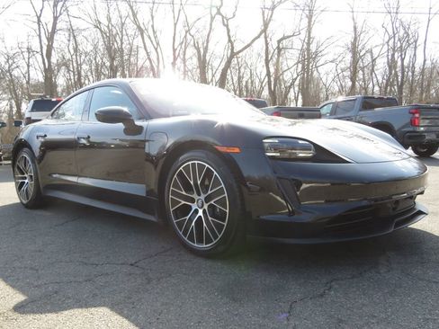 Used 2024 Porsche Taycan image 3