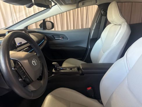 Used 2025 Toyota Prius XLE FWD image 19