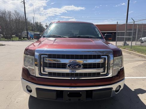 Used 2014 Ford F150 XLT w/ XLT Chrome Package image 2