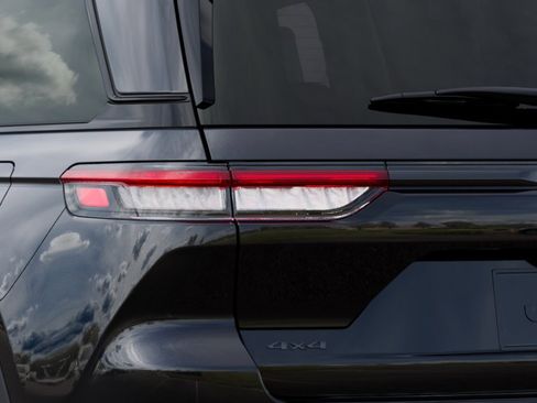 New 2025 Jeep Grand Cherokee Limited w/ Trailer Tow Package AWD/4WD image 9