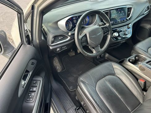 Used 2021 Chrysler Pacifica Touring-L w/ S Appearance Package image 28