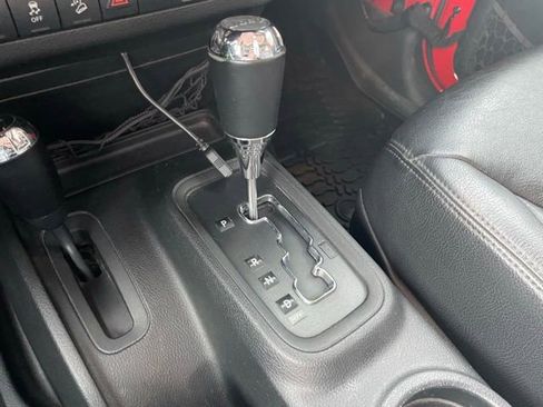 Used 2017 Jeep Wrangler Unlimited Sahara w/ Connectivity Group AWD/4WD image 9