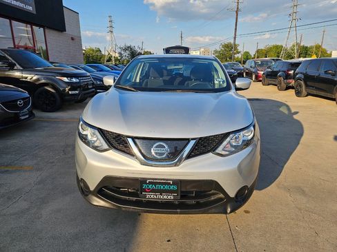 Used 2019 Nissan Rogue Sport S image 2