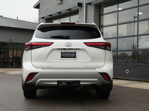 Used 2021 Toyota Highlander Platinum image 14