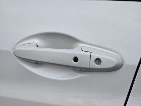 Used 2016 Honda HR-V EX image 11