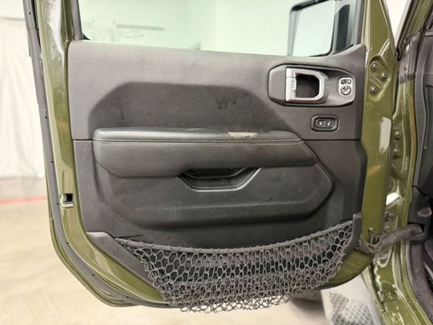 Used 2021 Jeep Wrangler Unlimited Sahara w/ Uconnect 4C Nav & Sound Group AWD/4WD image 31