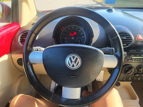 Used 2008 Volkswagen Beetle SE image 9