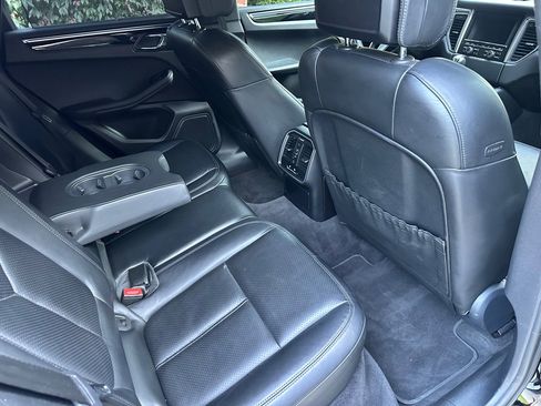 Used 2016 Porsche Macan S image 12