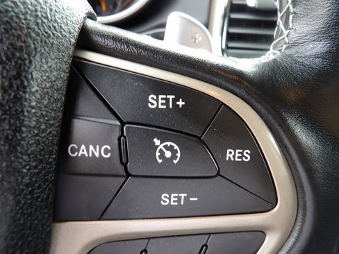 Used 2016 Jeep Grand Cherokee Limited image 19