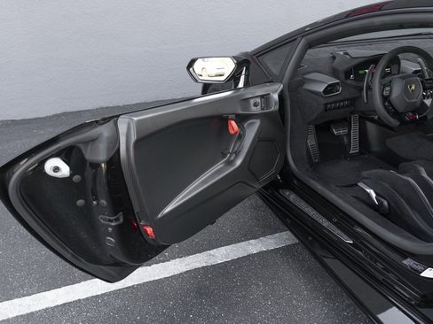 Used 2022 Lamborghini Huracan STO image 20