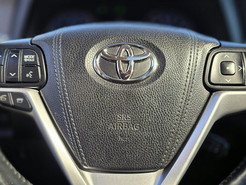 Used 2017 Toyota Sienna Limited Premium image 40