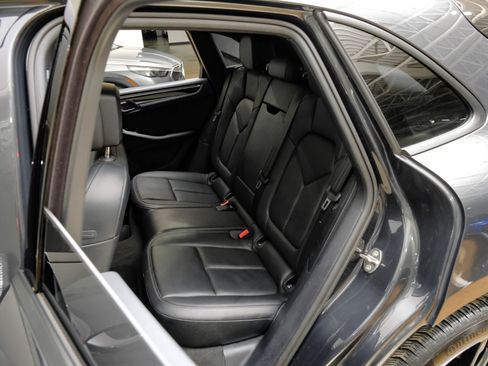 Used 2023 Porsche Macan w/ Premium Package Plus AWD/4WD image 40