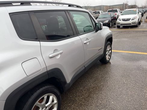 Used 2015 Jeep Renegade Latitude image 15