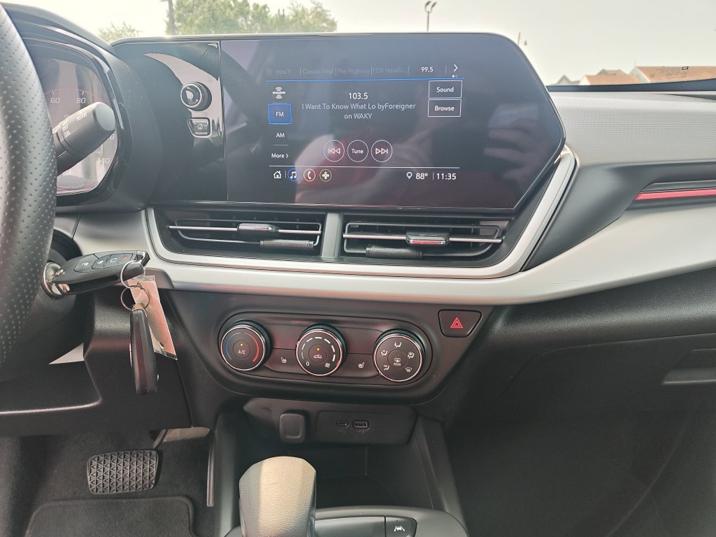 Used 2025 Chevrolet Trax RS w/ Driver Confidence Package FWD image 23