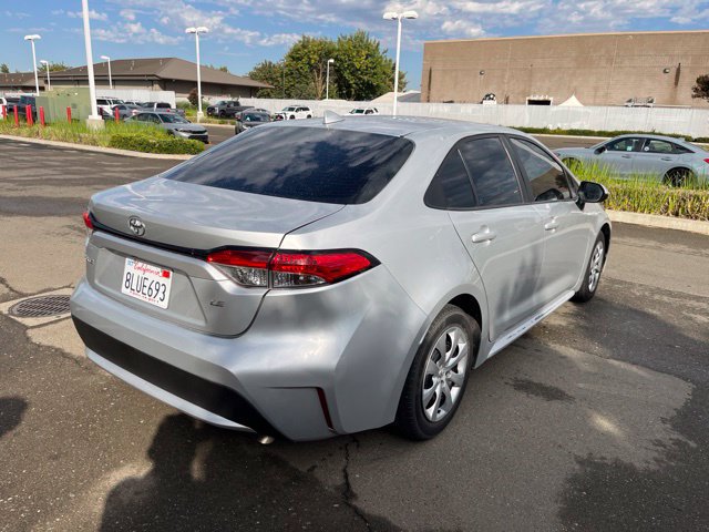 Used 2020 Toyota Corolla LE FWD image 3
