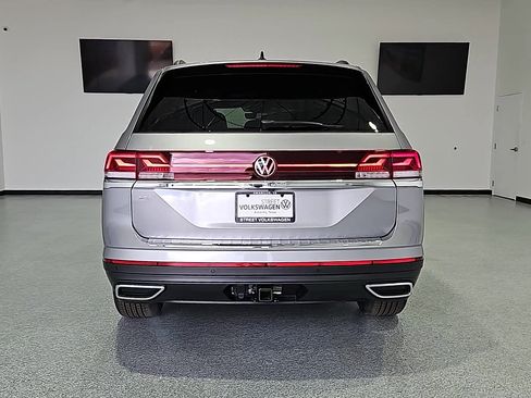 New 2026 Volkswagen Atlas SE FWD image 8