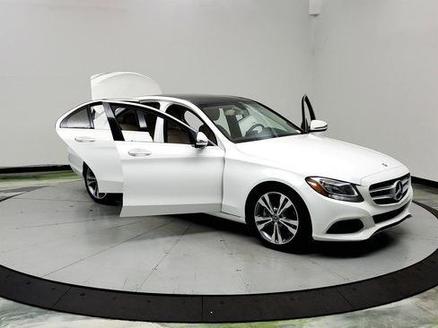 Used 2018 Mercedes-Benz C 300 Sedan w/ Premium Package image 10