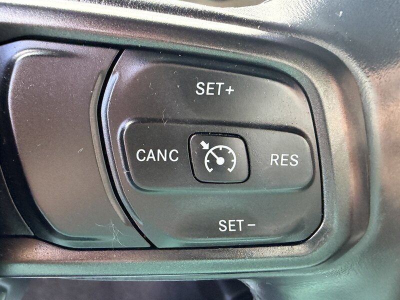 Used 2018 Jeep Wrangler Unlimited Sport S AWD/4WD image 23