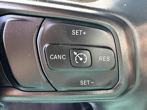 Used 2018 Jeep Wrangler Unlimited Sport S AWD/4WD image 23