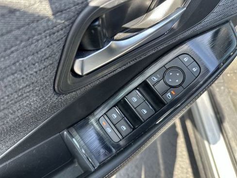 Used 2023 Nissan Rogue SV image 17