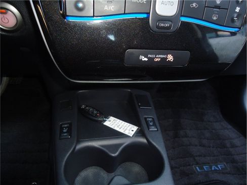 Used 2016 Nissan Leaf SV w/ Premium Package FWD image 24