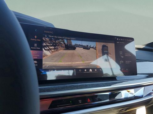 Used 2025 BMW 750e xDrive image 27