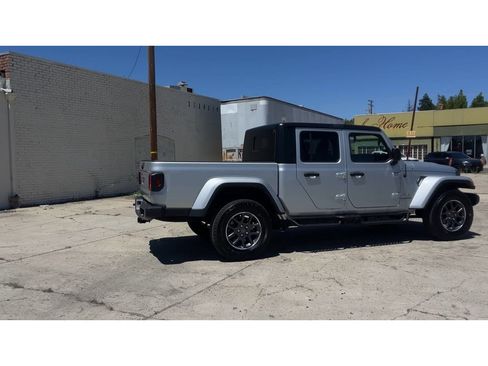 Used 2022 Jeep Gladiator Overland w/ Popular Equipment Package AWD/4WD image 3