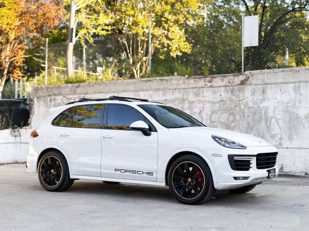 Used 2016 Porsche Cayenne GTS w/ Premium Package Plus AWD/4WD image 7