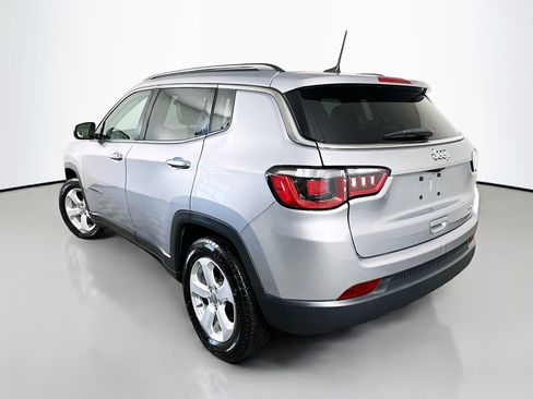 Used 2018 Jeep Compass Latitude w/ Popular Equipment Group FWD image 5