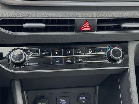 Used 2021 Hyundai Sonata SE w/ Preferred Accessory Package FWD image 12