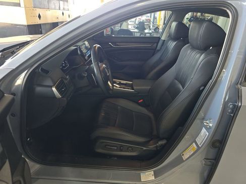 Used 2021 Honda Accord Touring image 4