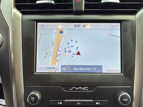 Used 2020 Ford Fusion SE AWD/4WD image 28
