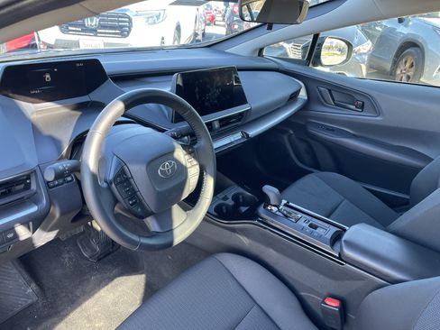 Used 2025 Toyota Prius LE image 10
