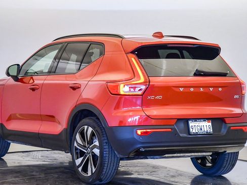 Certified 2025 Volvo XC40 B5 Ultra w/ Climate Package image 2