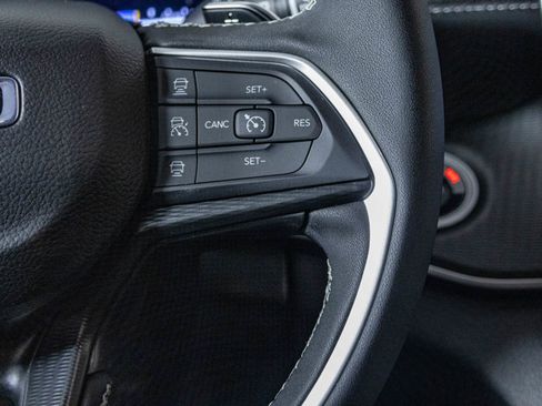 New 2025 Jeep Grand Cherokee Altitude image 33