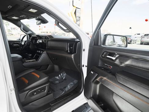 Used 2023 GMC Sierra 1500 AT4 w/ AT4 Premium Package image 16