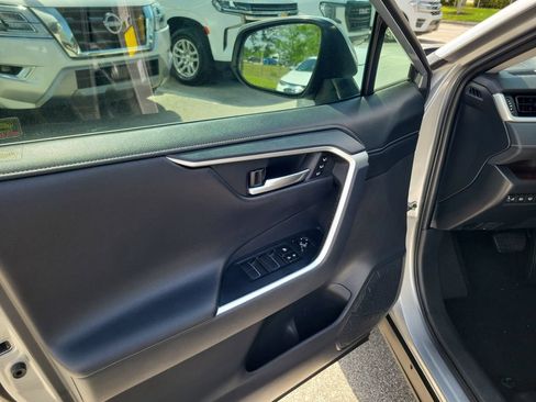 Used 2019 Toyota RAV4 Limited w/ Cold Weather Package FWD image 22