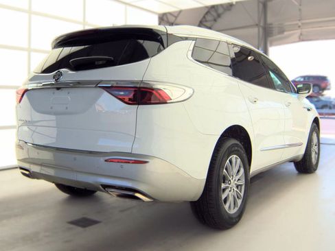 Used 2023 Buick Enclave Essence FWD image 2