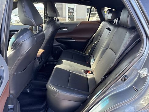 Used 2021 Toyota Venza image 25