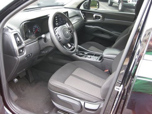 Used 2021 Kia Sorento LX FWD image 11