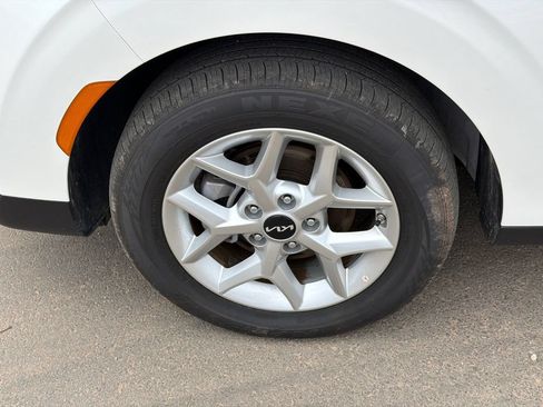 Used 2025 Kia Soul LX w/ LX Technology Package FWD image 11