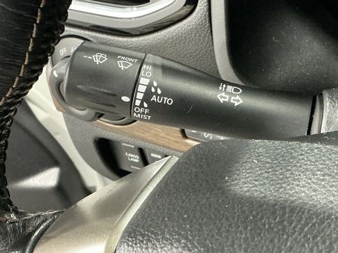 Used 2021 Nissan Titan Platinum Reserve w/ Moonroof Package image 21