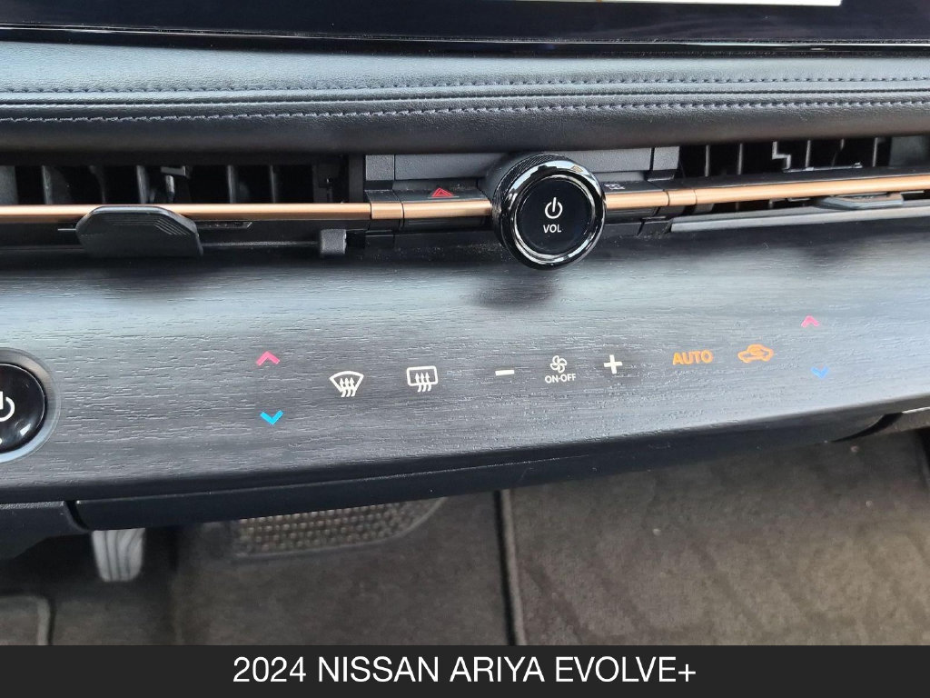 Used 2024 Nissan Ariya AWD image 24