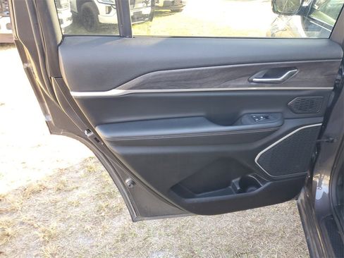 Used 2021 Jeep Grand Cherokee L Limited image 33