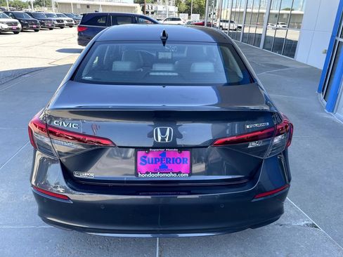 Used 2024 Honda Civic Touring image 3