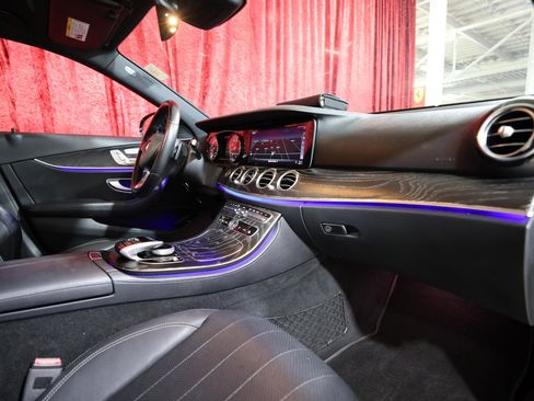 Used 2018 Mercedes-Benz E 300 image 22