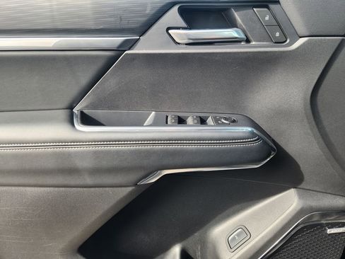 Used 2025 GMC Acadia Elevation FWD image 24