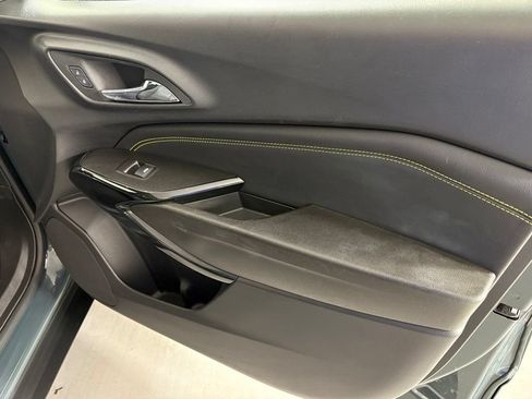 Used 2025 Chevrolet Trax LT FWD image 39