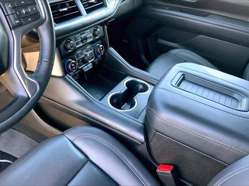 Used 2023 Chevrolet Tahoe LT w/ Luxury Package RWD image 16